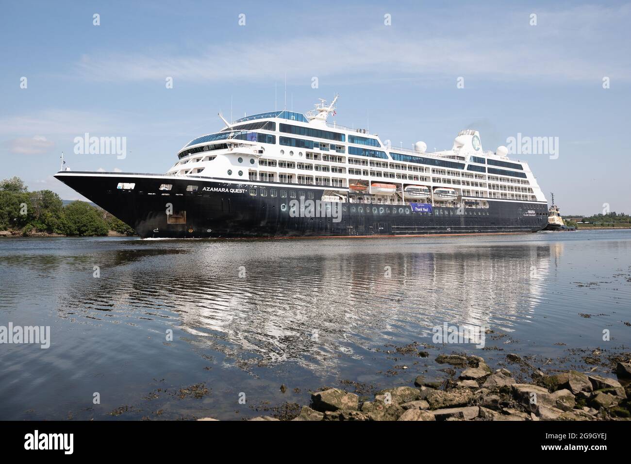 Azamara Quest verlässt den River Clyde, Glasgow, nachdem er ein Jahr lang am King George V Dock anlegt wurde Stockfoto