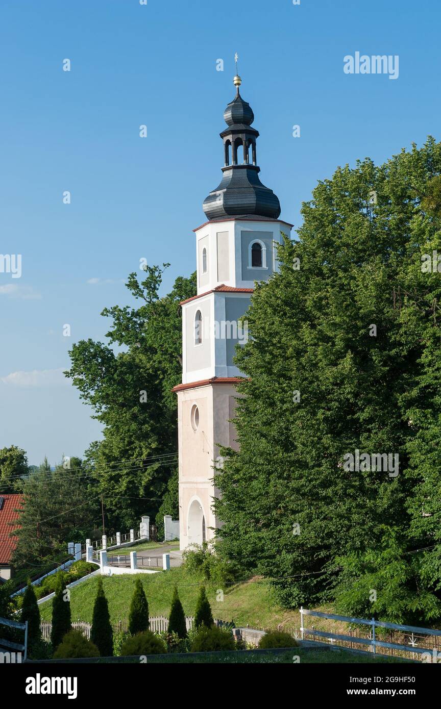 Kirche in Dąbrowa, Kreis Opole, Woiwodschaft Opole im Süden Polens Stockfoto