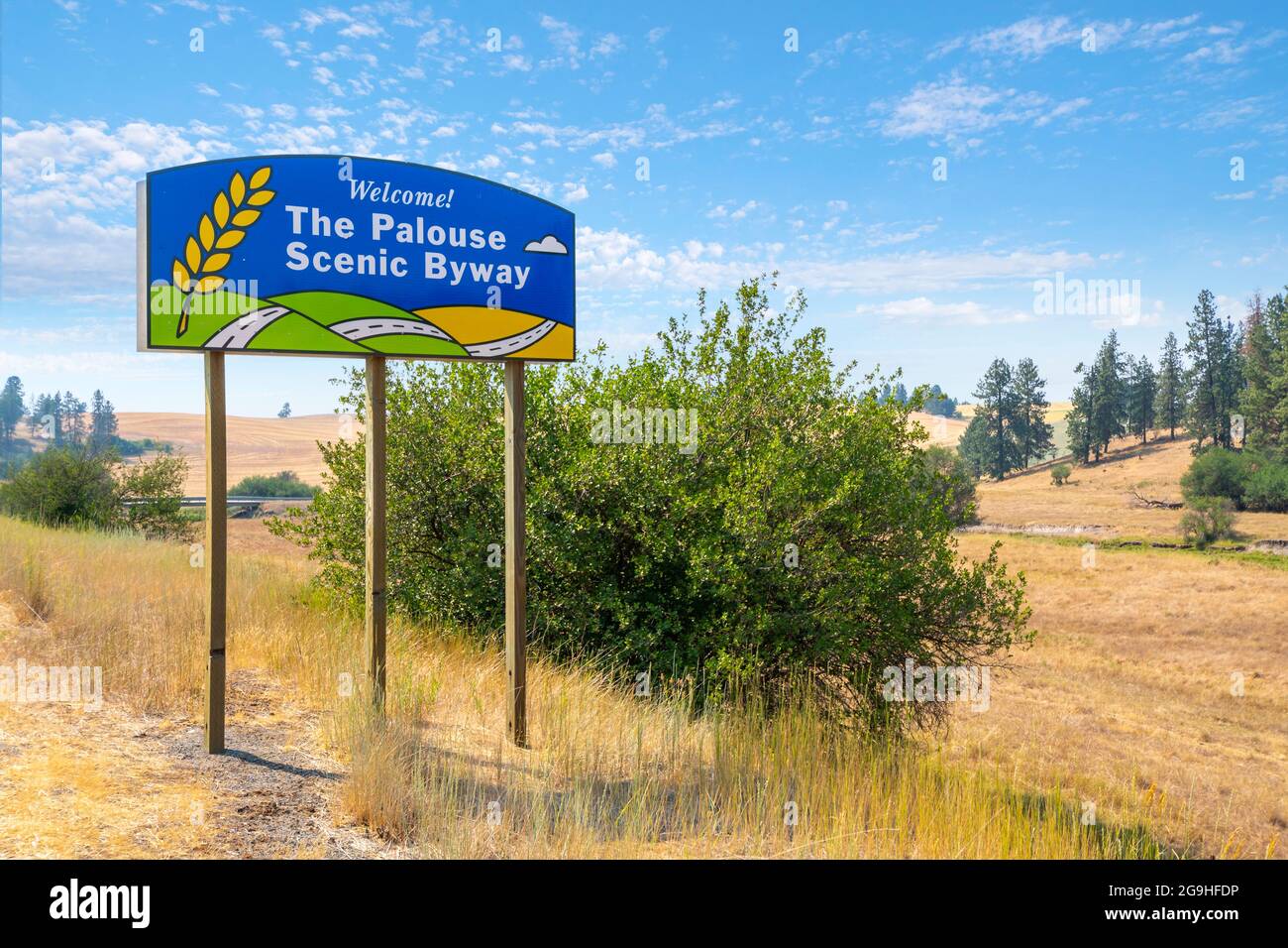 Straßenansicht des Schildes Welcome to the Palouse Scenic Byway an einem Sommertag am 15. Juli 2021 in Rockford, Washington. Stockfoto