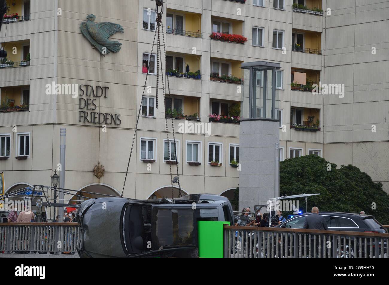 Die Dreharbeiten zum Action-Thriller 'Retribution' auf der Rathausbrücke in Berlin, Deutschland - 22. Juli 2021. Stockfoto