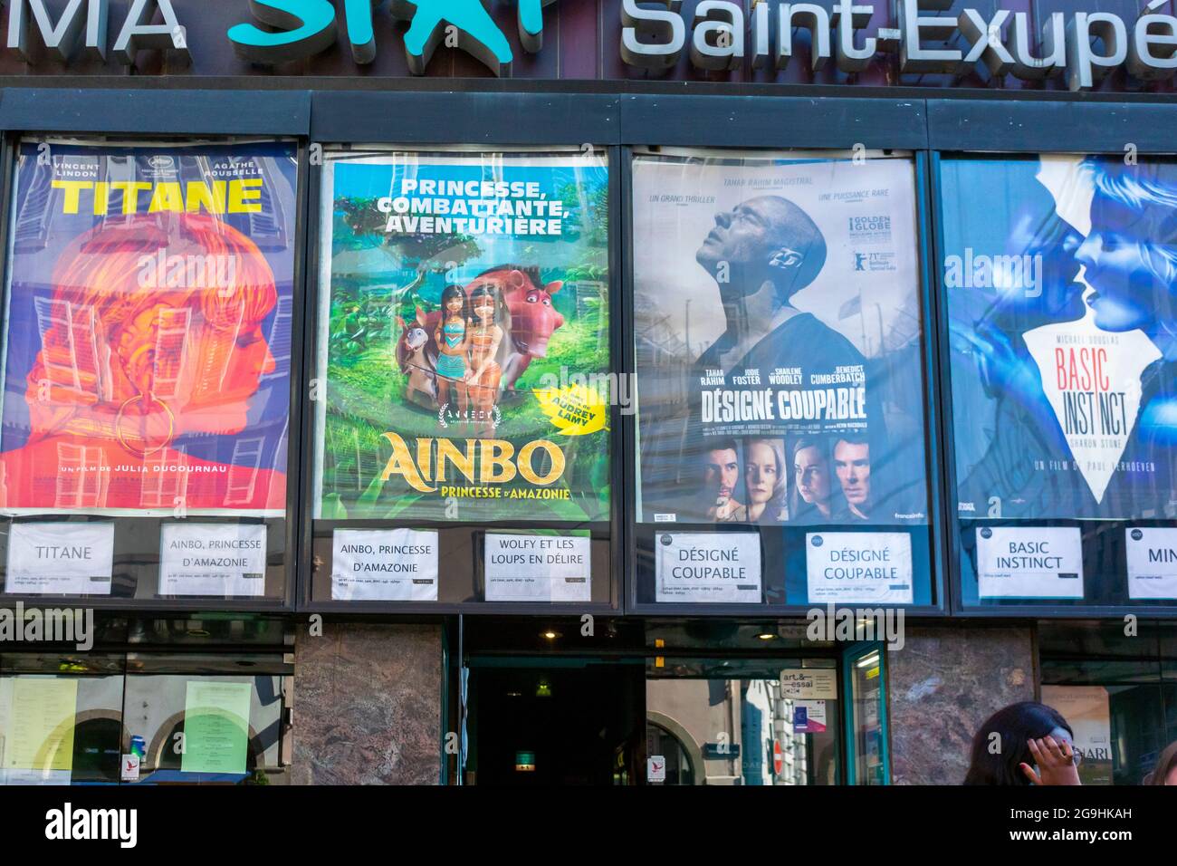 Straßburg, Frankreich, Nahaufnahme, vor dem französischen Kinotheater, „Saint Exupéry“-Filmplakate vorne, Filmplakate, französische Plakate Stockfoto