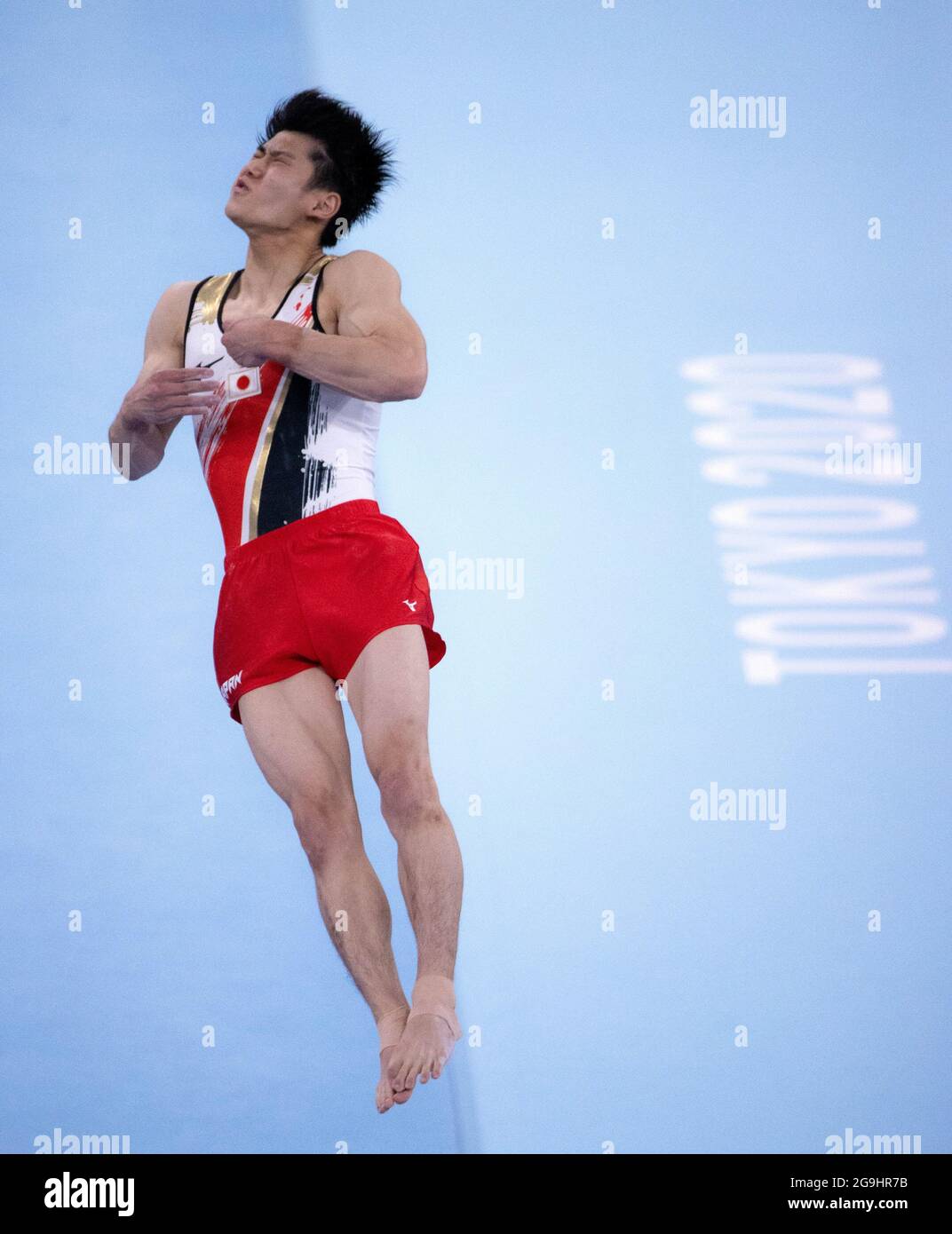 Tokio, Japan. Juli 2021. Daiki Hashimoto aus Japan tritt am Montag, den 26. Juli 2021, im Ariake Gymnastik Center in Tokio beim Men's All Around Team Final bei den Olympischen Spielen 2020 in Tokio am Tresen an. (Bild: © Paul Kitagaki Jr./ZUMA Press Wire) Stockfoto