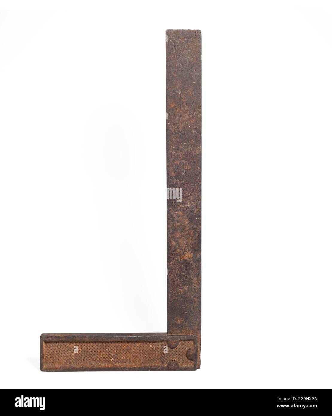 Vintage-Maschinist Layout quadratisches Werkzeug über weiß. Ein altes Metall Ecke Lineal isoliert. Stockfoto