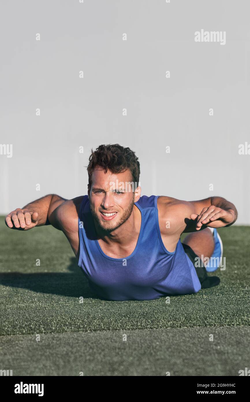 Fitness Athlet Demonstration zurück Übung leicht Anfänger Workout  Demonstration für Krafttraining die Muskeln tun Bodyweight Übung Superman  Stockfotografie - Alamy