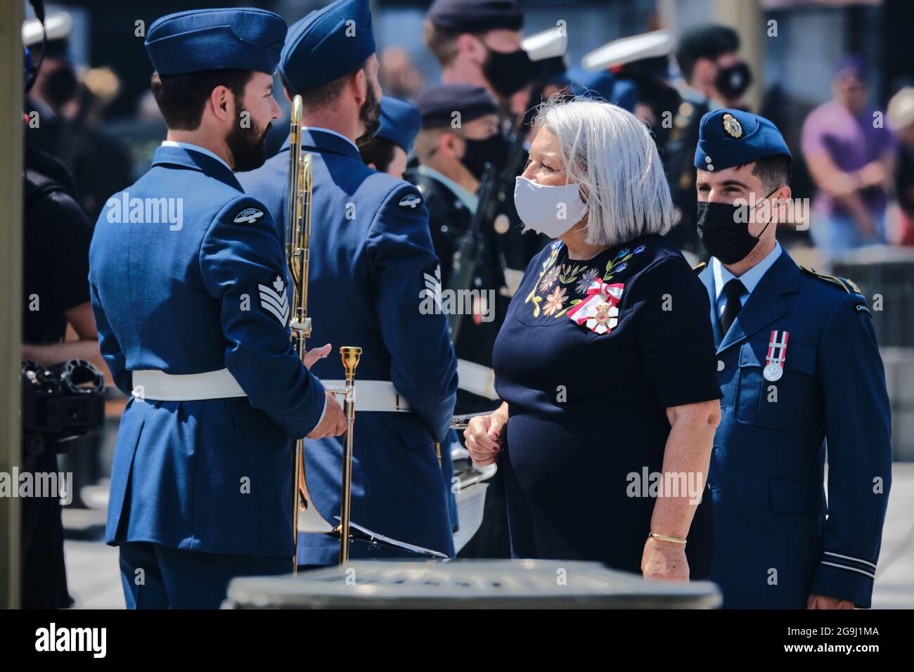 Ottawa, Kanada. Juli 2021. Die neu ernannte kanadische Generalgouverneurin Mary Simon besucht das Canadian war Memorial, ein Teil ihrer Amtseinführung, da sie offiziell als 30. Generalgouverneurin vereidigt wird. Der Anführer der Inuk wird als neuer Repräsentant der Königin in Kanada fungieren und damit zum ersten Mal eine indigene Person in Kanada diese Rolle übernommen hat. Kredit: Meanderingemu/Alamy Live Nachrichten Stockfoto