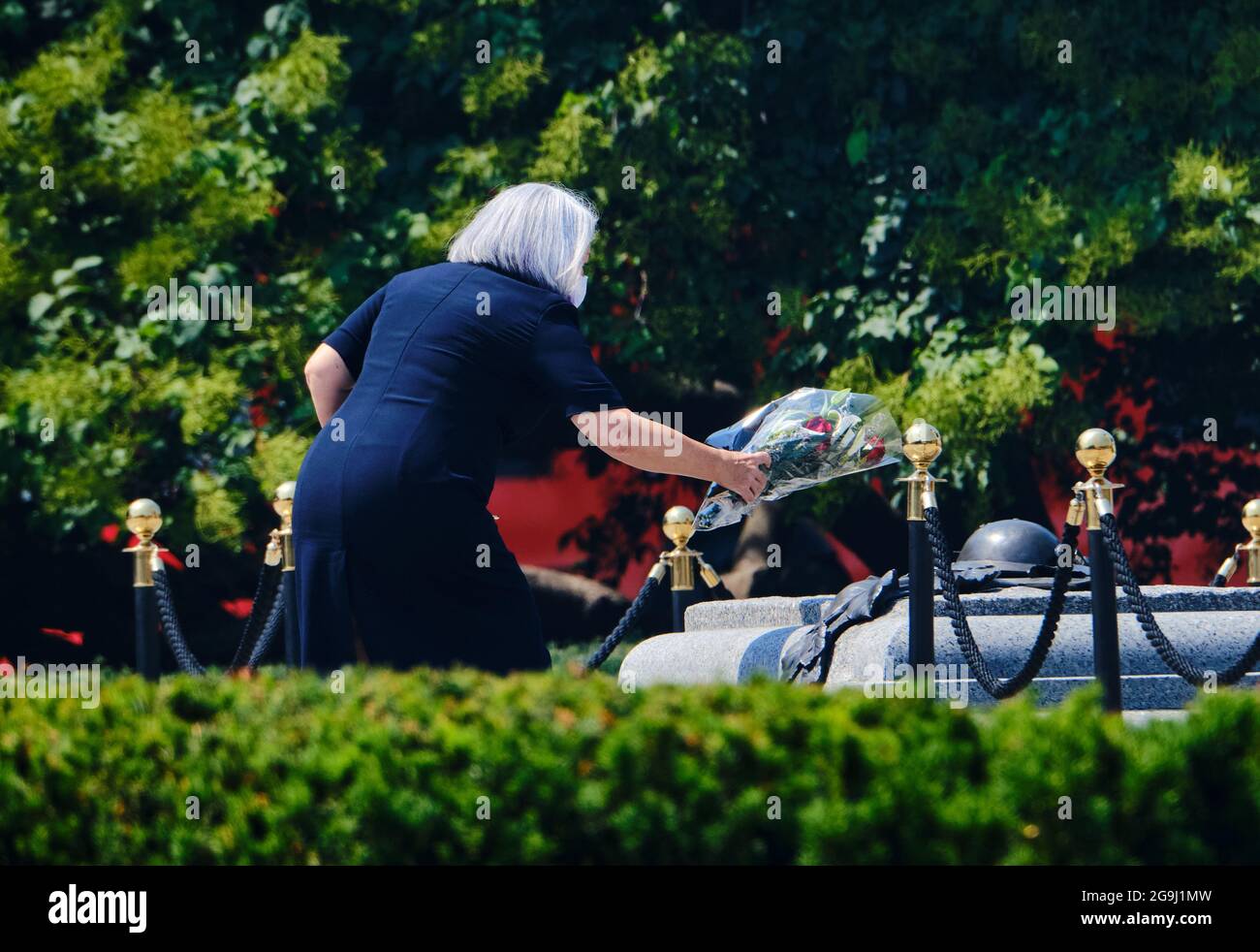 Ottawa, Kanada. Juli 2021. Die neu ernannte kanadische Generalgouverneurin Mary Simon besucht das Canadian war Memorial, ein Teil ihrer Amtseinführung, da sie offiziell als 30. Generalgouverneurin vereidigt wird. Der Anführer der Inuk wird als neuer Repräsentant der Königin in Kanada fungieren und damit zum ersten Mal eine indigene Person in Kanada diese Rolle übernommen hat. Kredit: Meanderingemu/Alamy Live Nachrichten Stockfoto