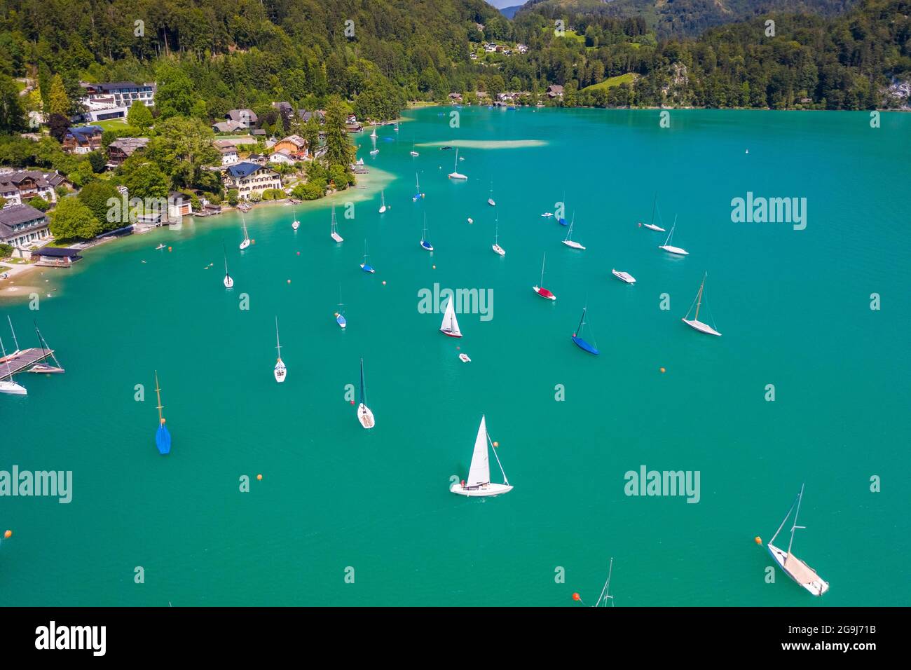 Österreich, Sankt Gilgen, Segelboote am Wolfgangsee Stockfoto