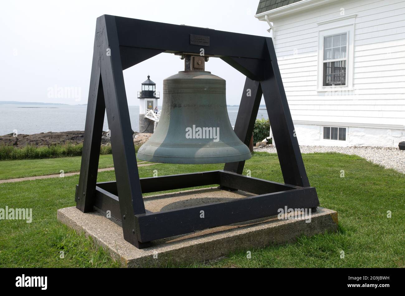 Die Nebelwarnglocke am Marshall Point Lighthouse (1832 heute Turm 1857) in Port Clyde, Maine. War eine Szene im Film Forest Gump Stockfoto