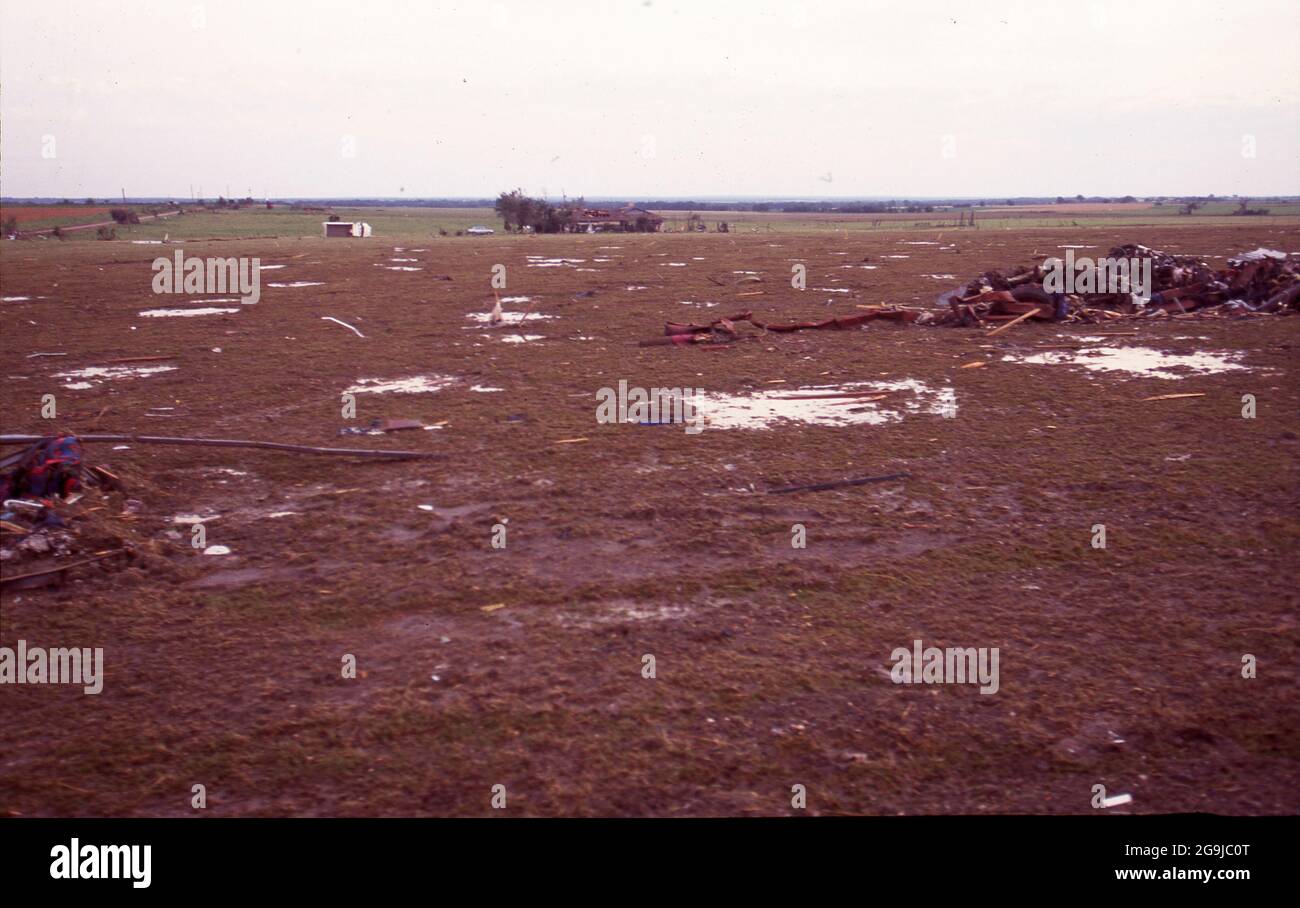 Unfälle und Katastrophen in Texas: ©1997 Nachwirkungen des Tornados von Jarrell Texas, einer Kategorie 5, die mehrere Tote und Verletzte bei den Double Creek Estates, 5-28-1997 Stockfoto