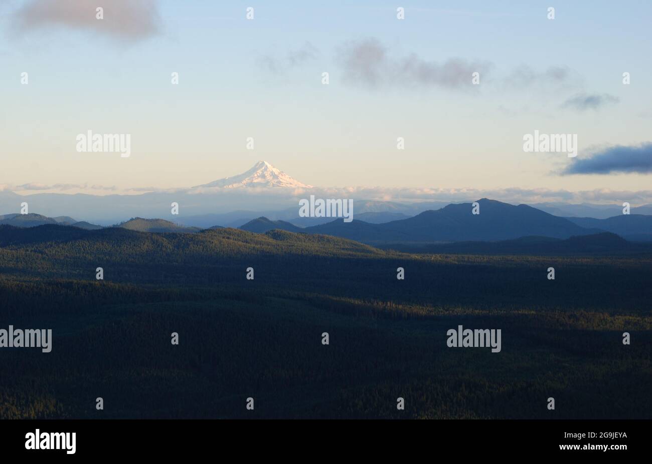 Mt. Hood, in Oregon, vom Staat Washington aus gesehen Stockfoto