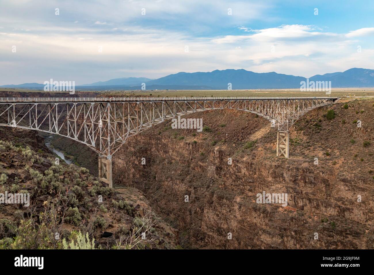 Taos, New Mexico - die Rio Grande Groge Bridge führt über den US Highway 64 sechshundert Meter über dem Rio Grande. Stockfoto
