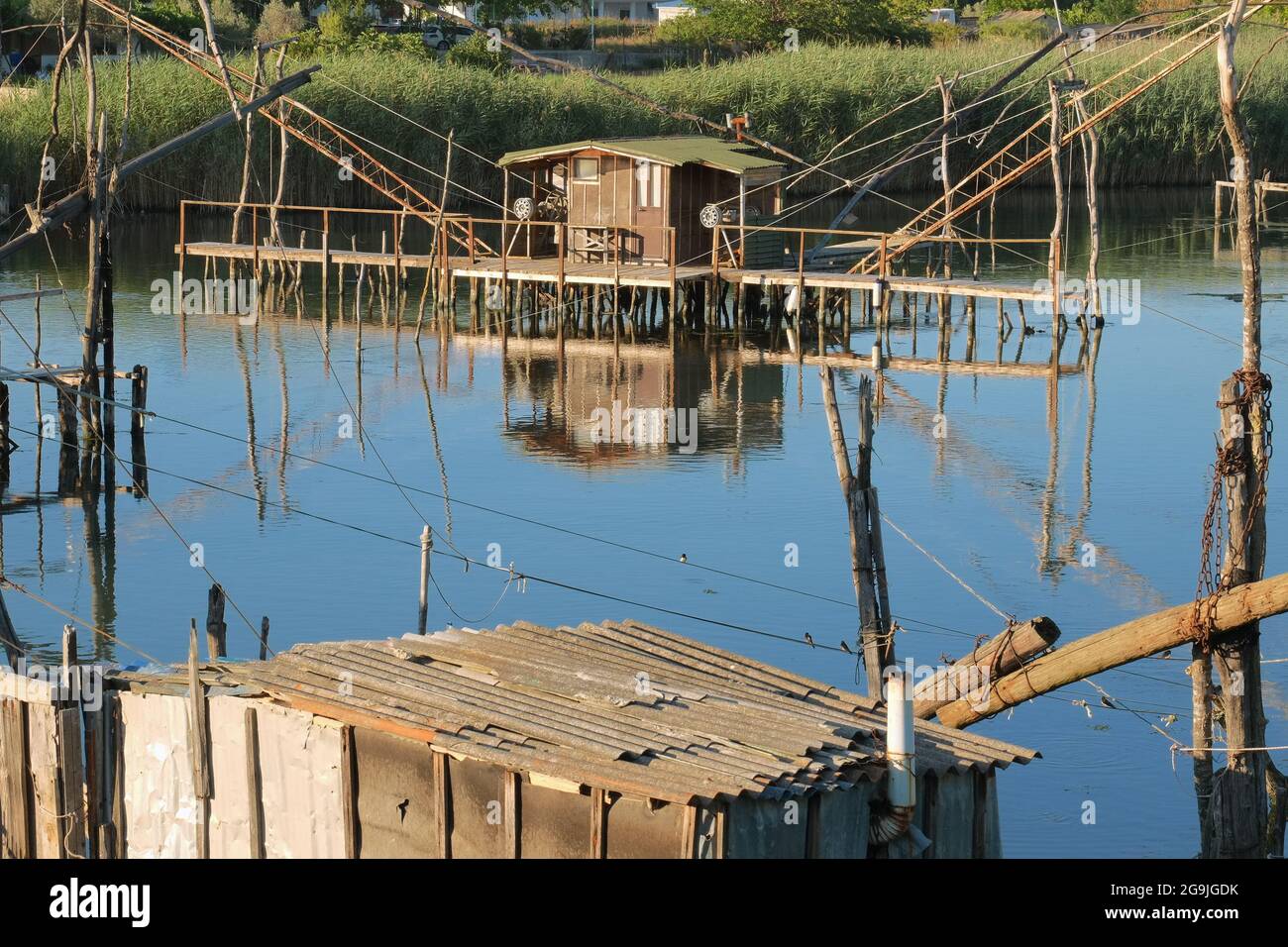Fischerhütten am Hafen Milena bei Ulcinj, Montenegro Stockfoto