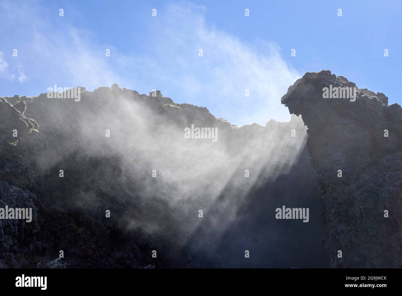 Dampf im Hintergrund, Lava von Krafla (letzte Eruption 1984), Skutustaoir, Norourland-Eystra, Island Stockfoto