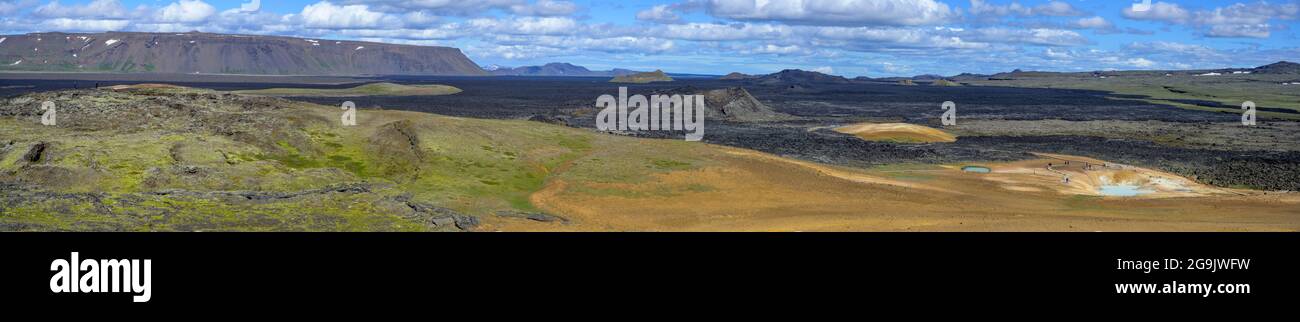 Solfataren Leirhnjukur und Lavafeld dahinter aus dem Jahr 1984, Skutustaoir, Norourland eystra, Island Stockfoto