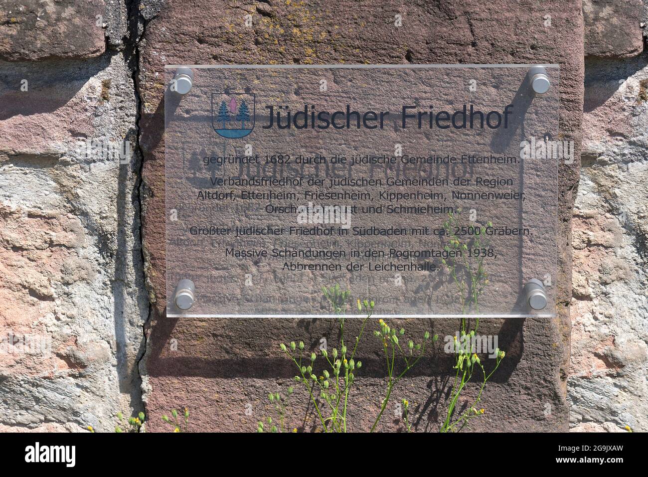 Hinweisschild auf dem Jüdischen Friedhof, Schmieheim, Baden-Württemberg, Deutschland Stockfoto