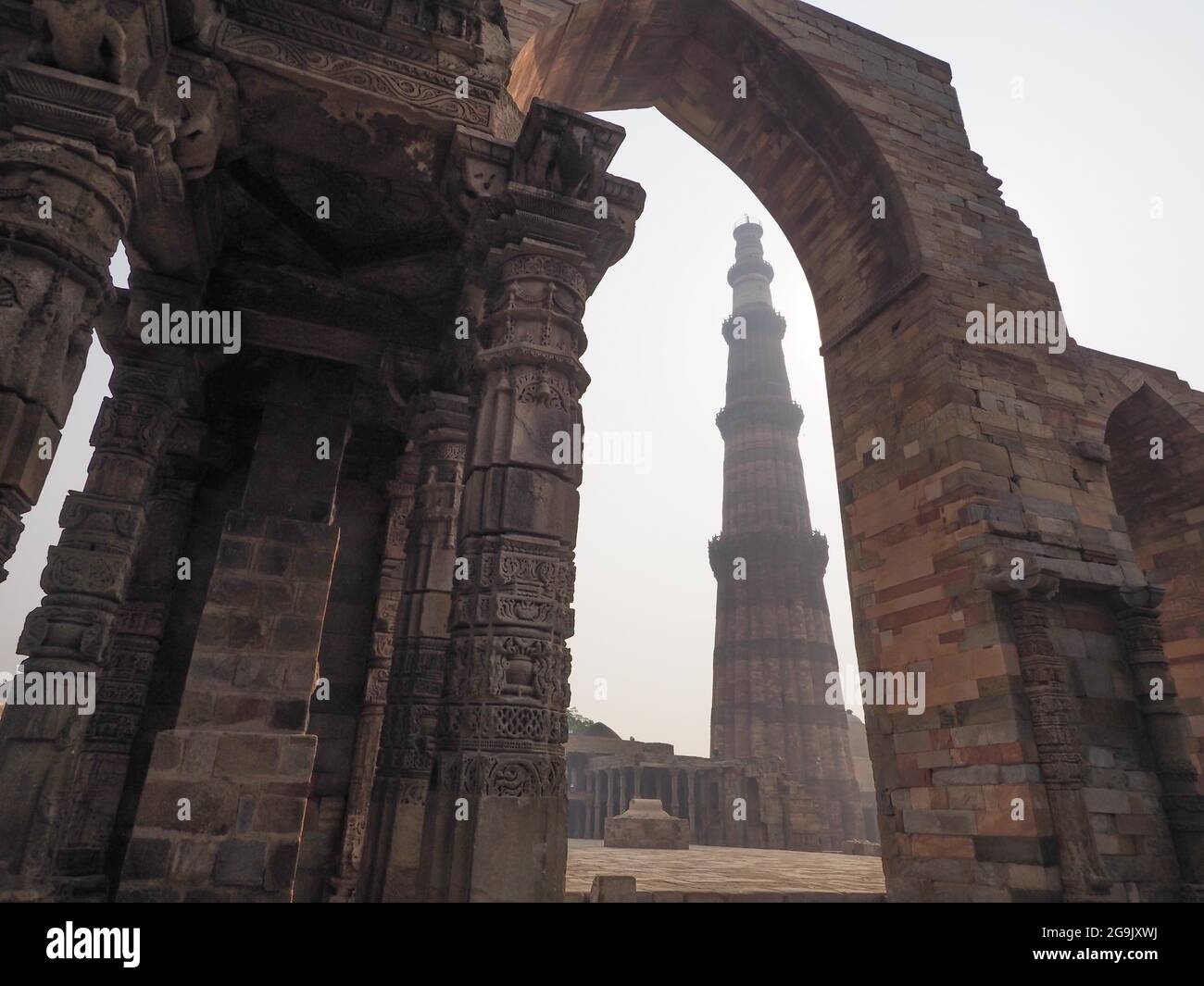 Qutb Minar, Qutb Complex, Archäologischer Park Mehrauli, Delhi, Indien Stockfoto