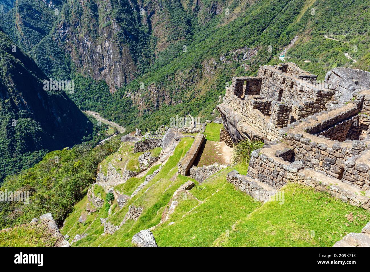 Machu Picchu Landwirtschafts-Terrassen mit inka-Wohngebäude und Urubamba-Fluss, Machu Picchu historisches Heiligtum, Peru. Stockfoto