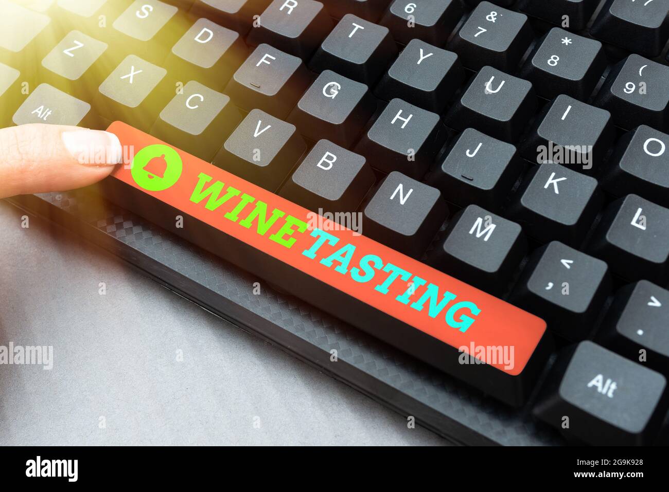 Text mit Inspiration Weinprobe. Geschäftsansatz Degustation Alkohol gesellschaftlich sammeln Gourmet Weingut Trinken Neutippen Download History Files Stockfoto