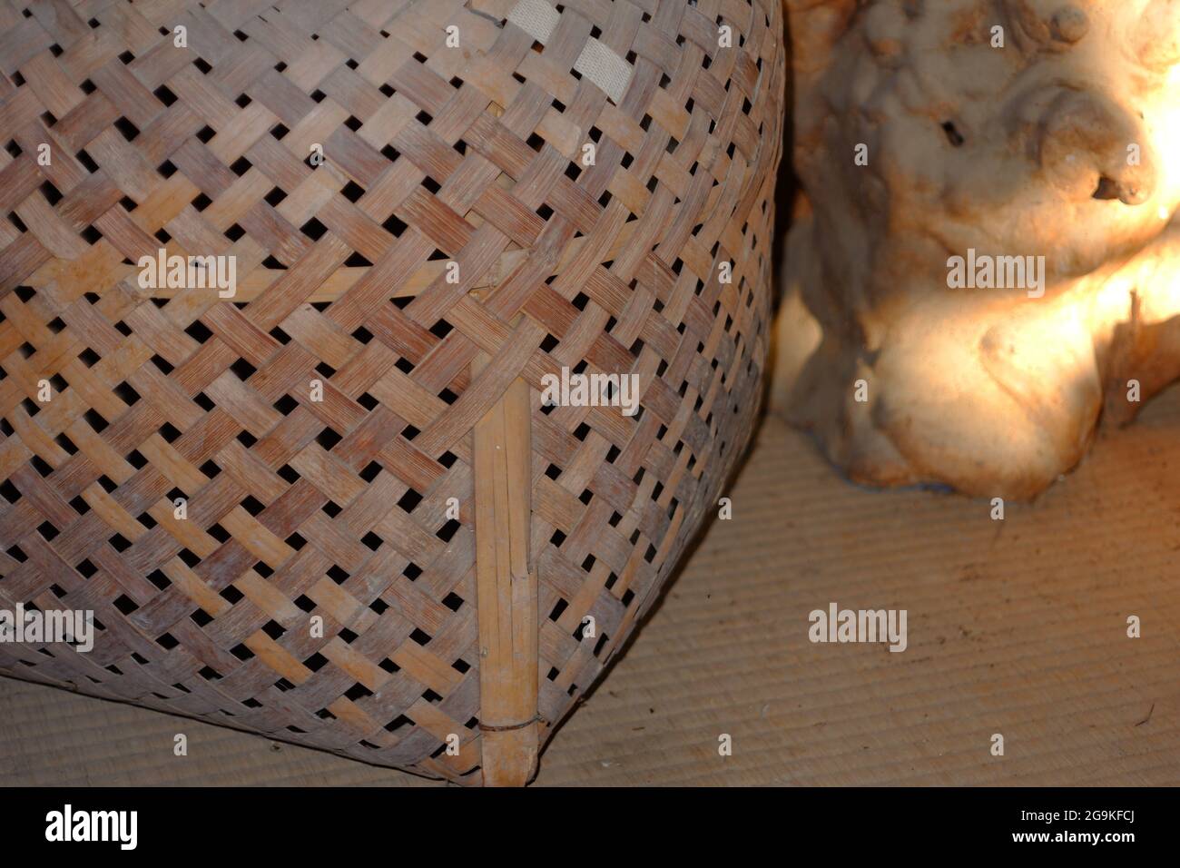 Alter Japanischer Bambuskorb Stockfoto