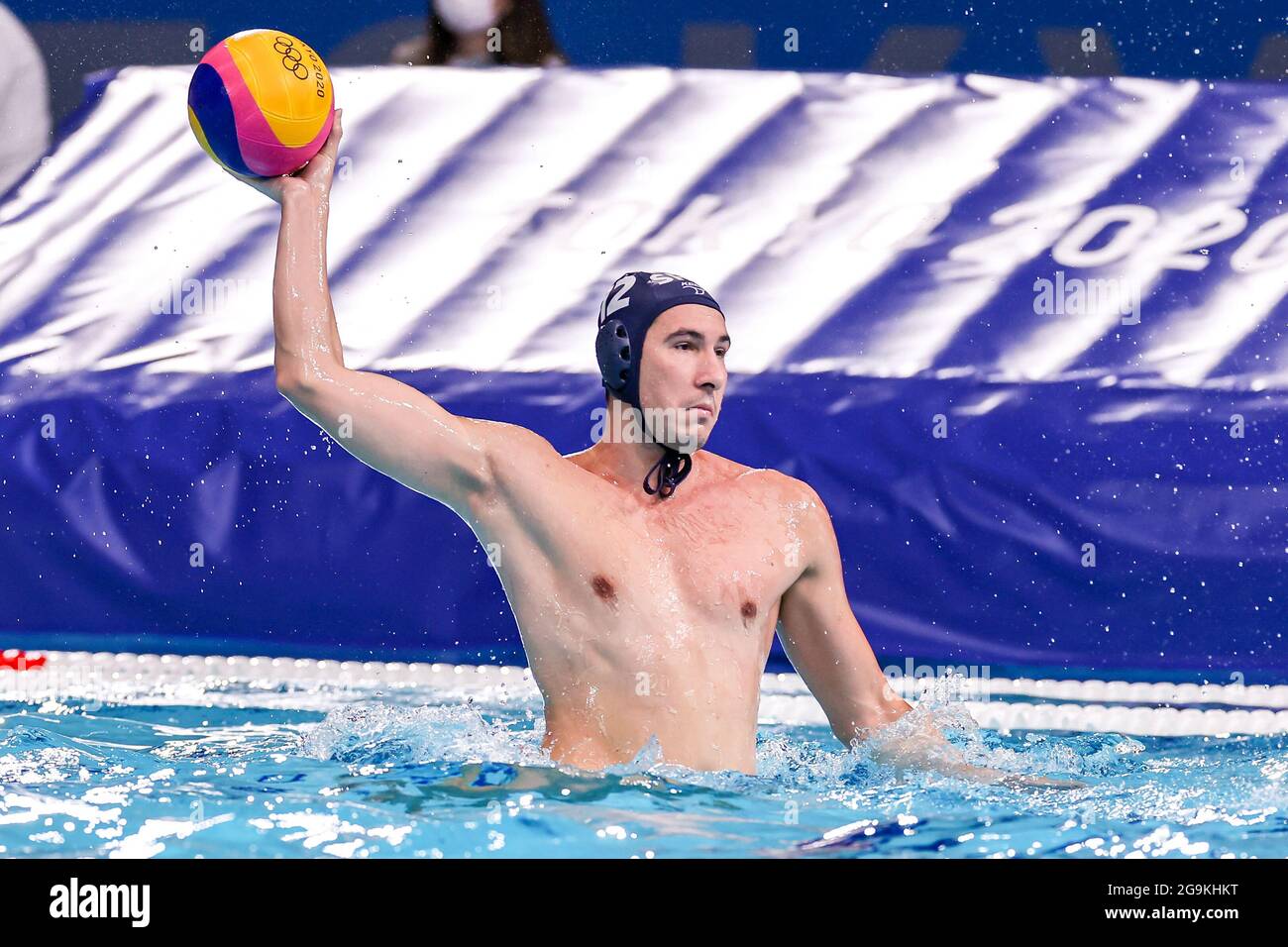 Tokio, Japan. Juli 2021. TOKIO, JAPAN - 27. JULI: Stefan Mitrovic aus  Serbien während des Olympischen Wasserball-Turniers 2020 in Tokio am 27.  Juli 2021 im Tatsumi Waterpolo Center in Tokio, Japan (Foto: