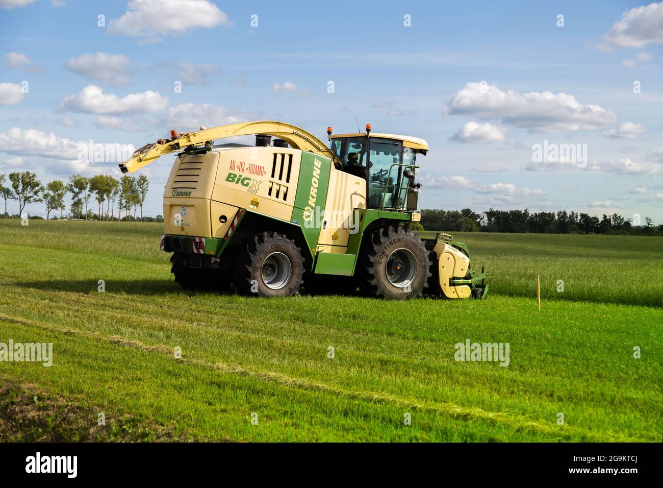 Russland, Region Leningrad - Juni, 2019: Kraftvolle Kombinationsmarke Krone auf der Messe Stockfoto