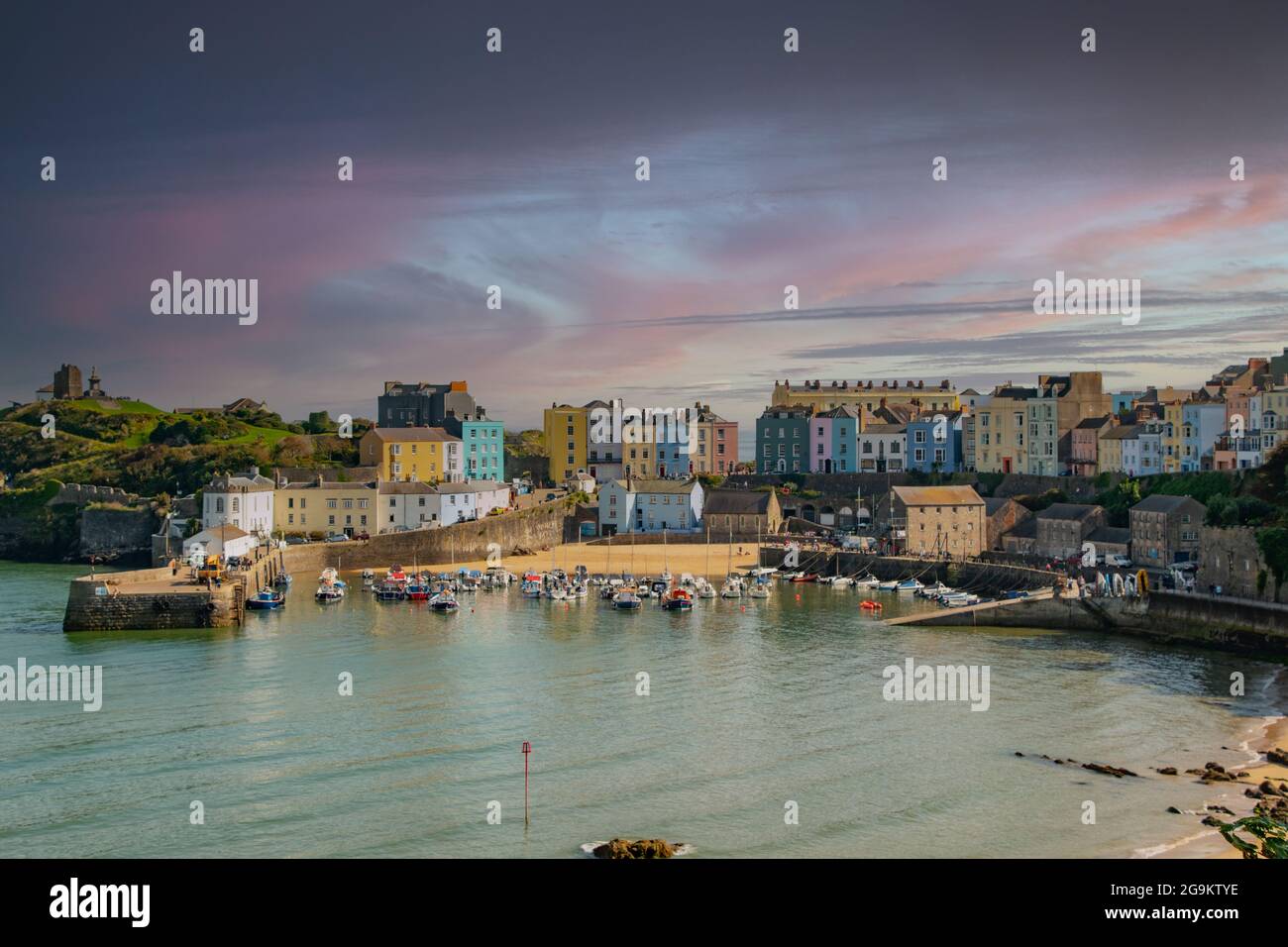 Tenby Pembrokeshire wales Sonnenuntergang über der Stadt Stockfoto