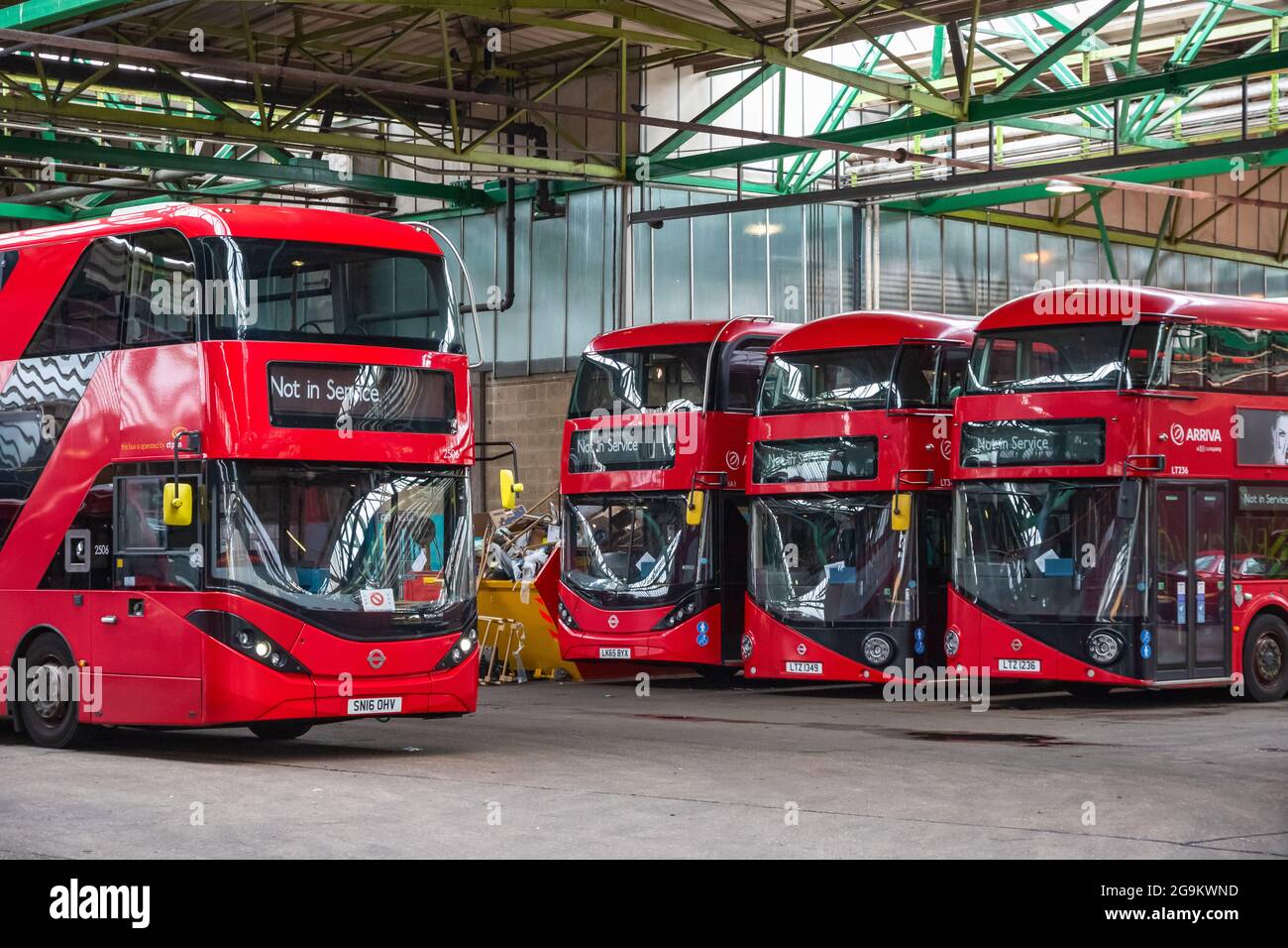 London, Großbritannien - 12. Mai 2021 - Busse in der Ash Grove Garage in Hackney, East London Stockfoto