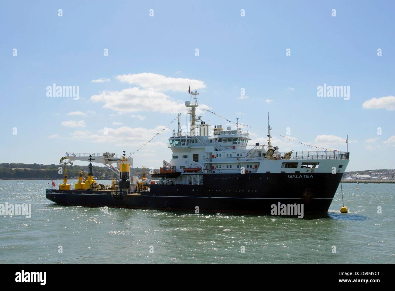 Die THV Galetea wurde während der Cowes Week Regatta in England im Solent festgemacht Stockfoto