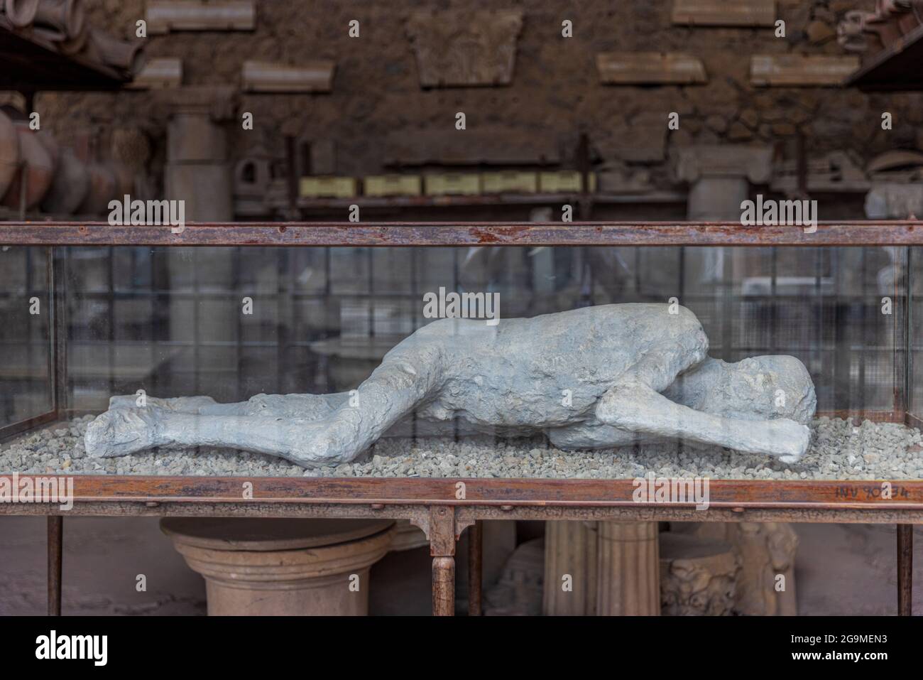 Gipskörper des Bürgers von Pompeji, der während des großen Vulkanausbruchs des Vesuvio in Asche begraben wurde. Stockfoto