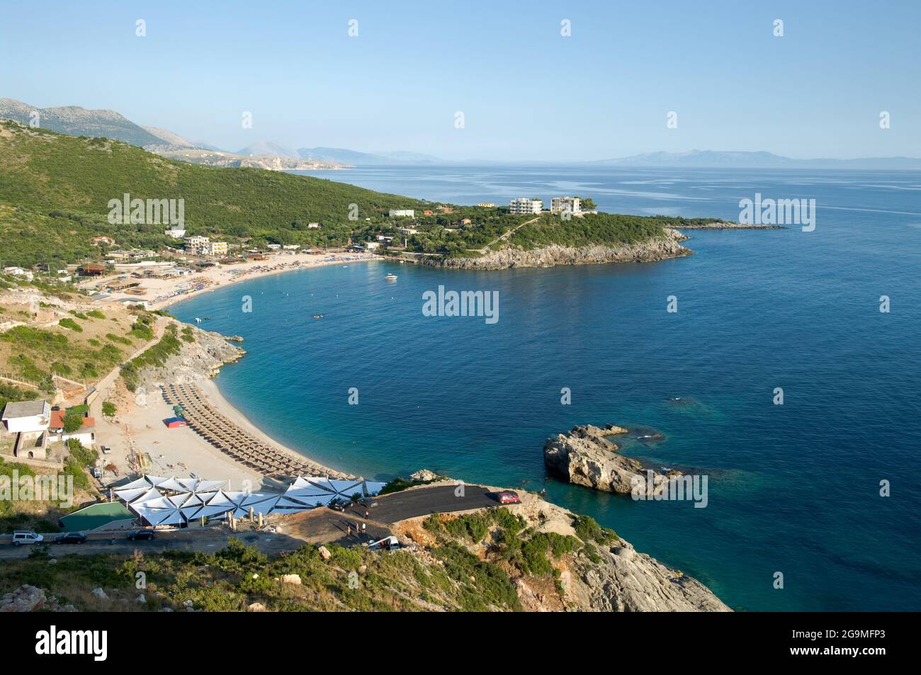 Panorama auf die Jala Bay im Süden der albanischen ionischen Küste Stockfoto