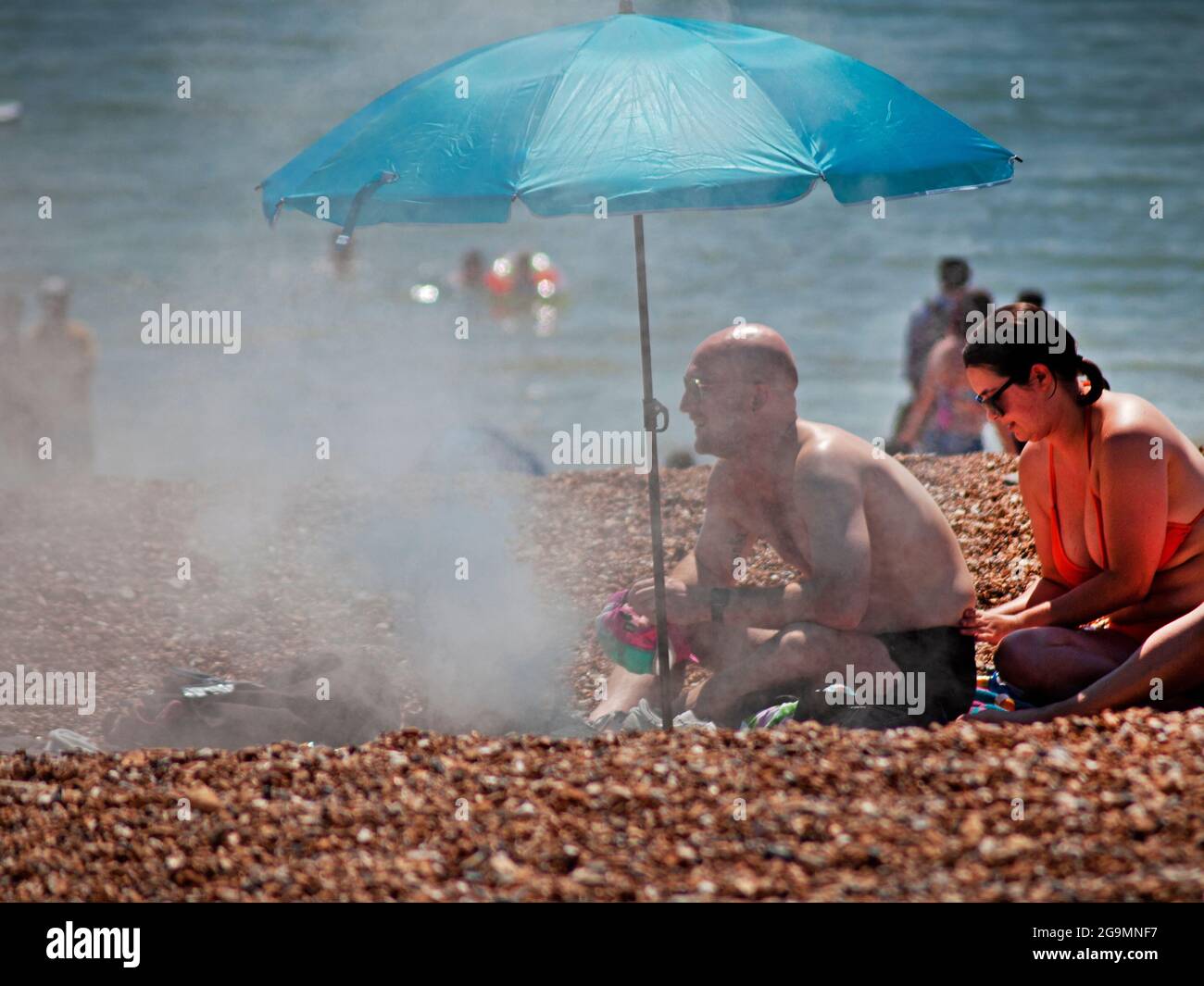 Ein rauchigen Grill am Strand von Brighton, England Stockfoto