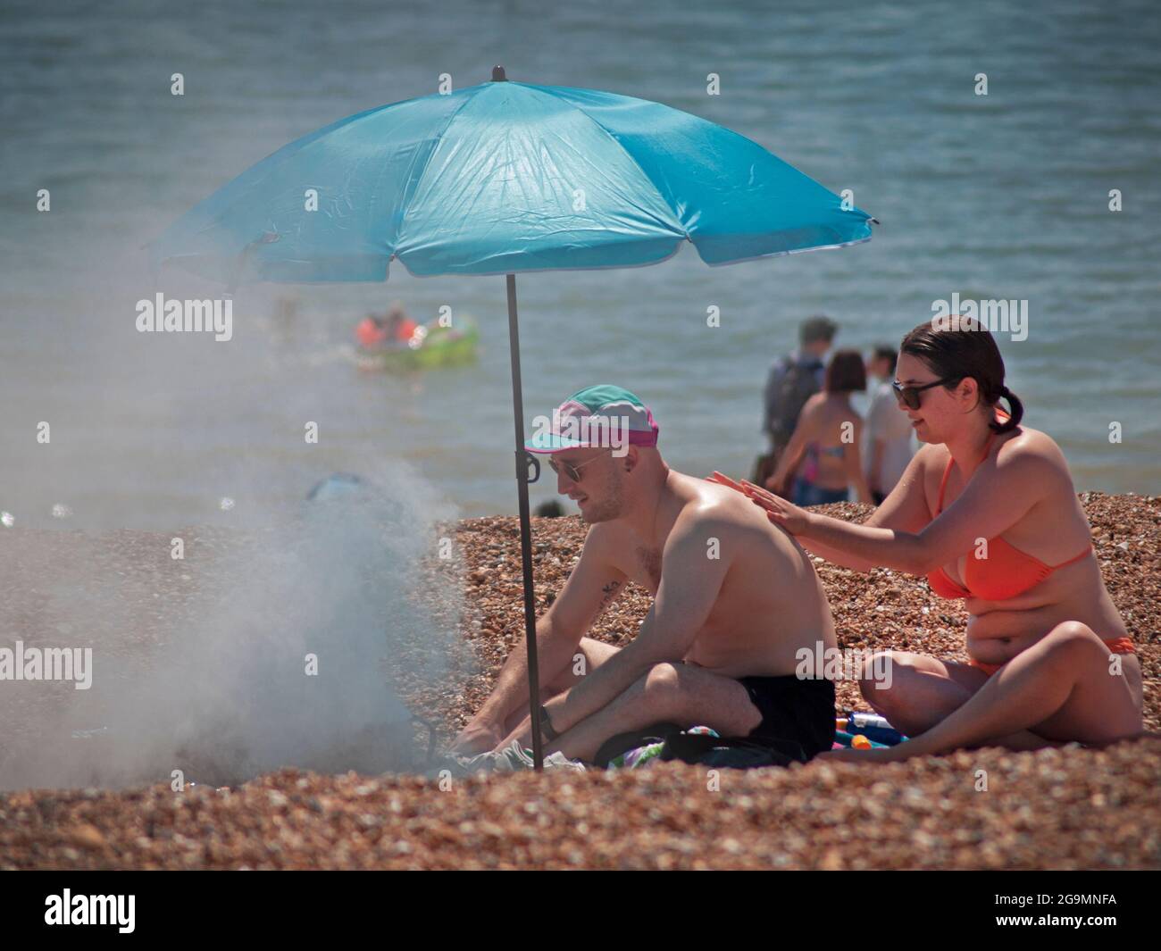 Ein rauchigen Grill am Strand von Brighton, England Stockfoto
