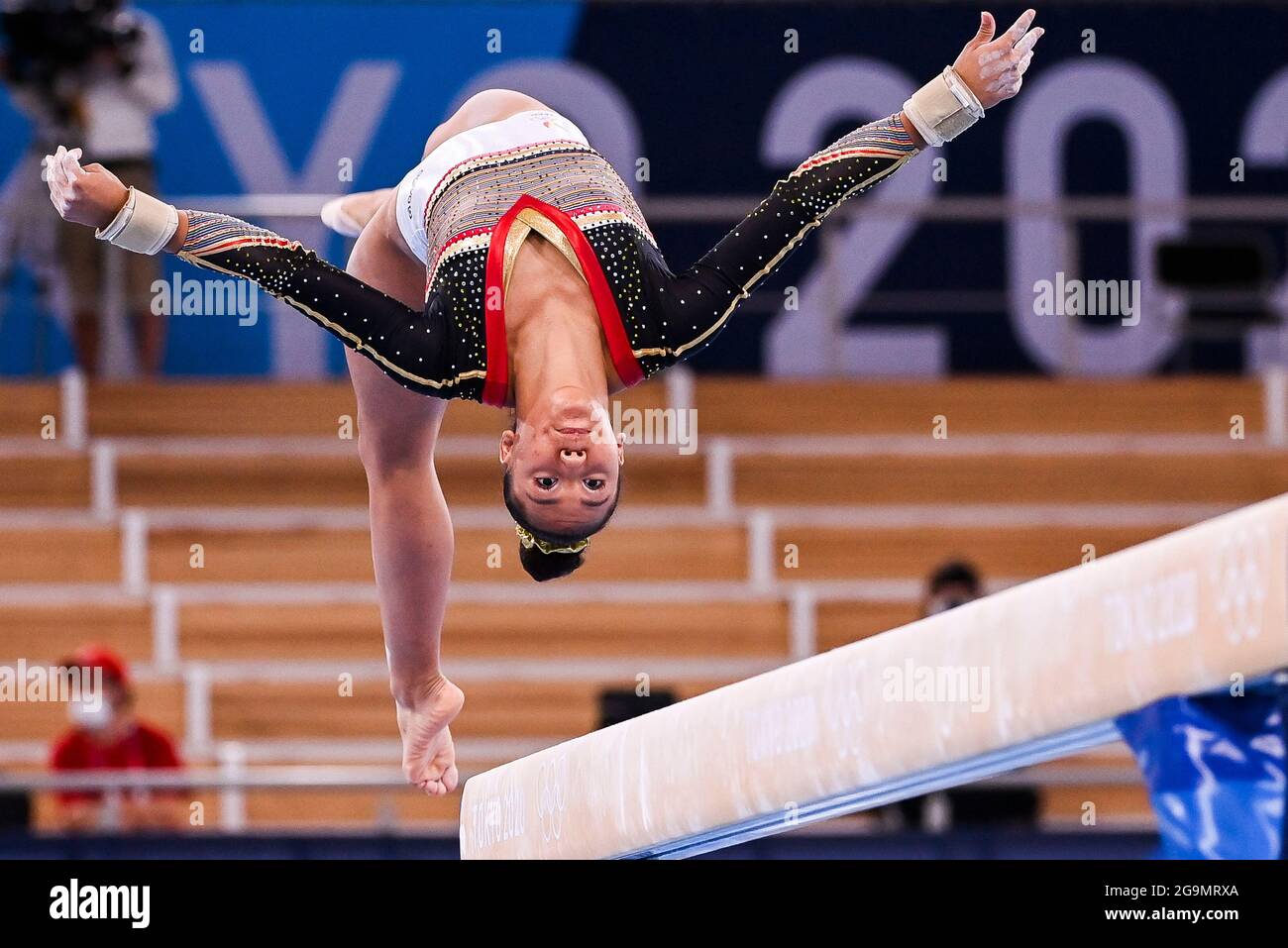 Die Belgierin Jutta Verkest zeigte sich während des Teamfinales des Kunstturnwettbewerbs am fünften Tag der Olympischen Spiele von Tokio 2020 in Aktion Stockfoto