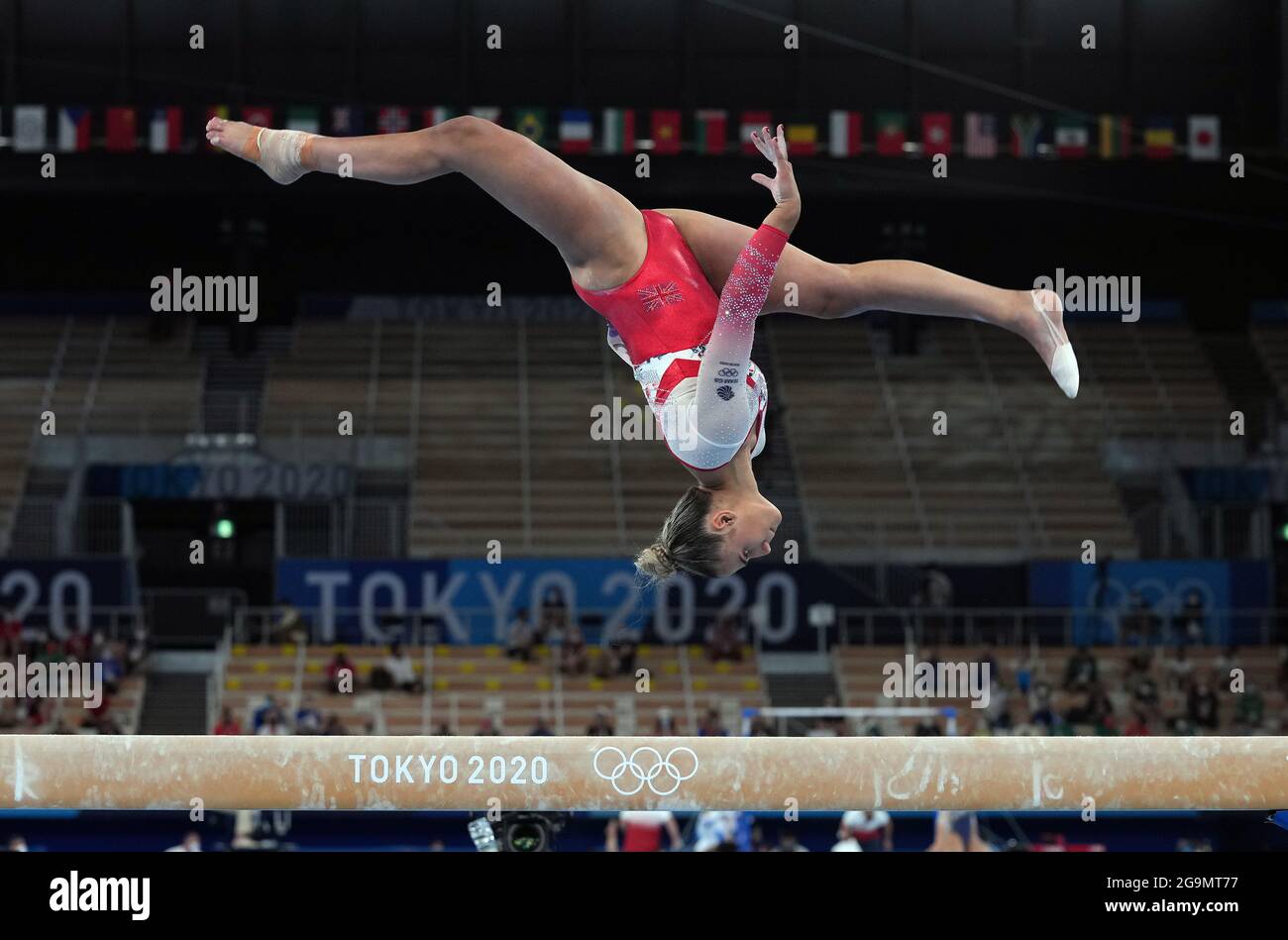 Die britische Amelie Morgan am Balancebam beim Finale der Frauen-Teams im Ariake Gymnastik Center am vierten Tag der Olympischen Spiele in Tokio 2020 in Japan. Bilddatum: Dienstag, 27. Juli 2021. Stockfoto