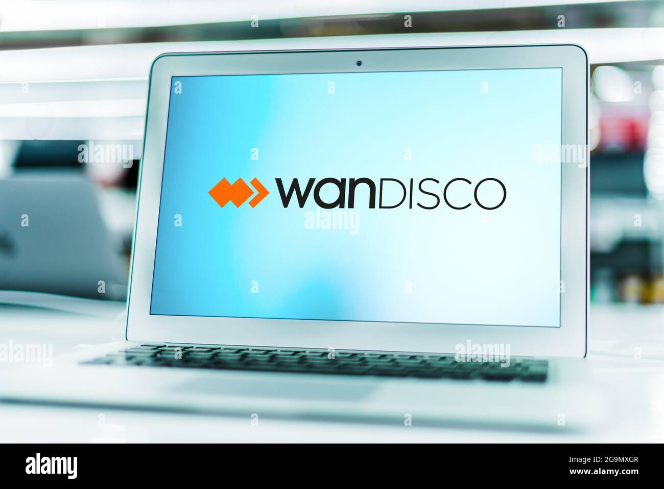 POZNAN, POL - 12. JUN 2021: Laptop-Computer mit Logo von WANdisco, einem öffentlichen Softwareunternehmen, das sich auf den Bereich Distributed Computing spezialisiert hat Stockfoto
