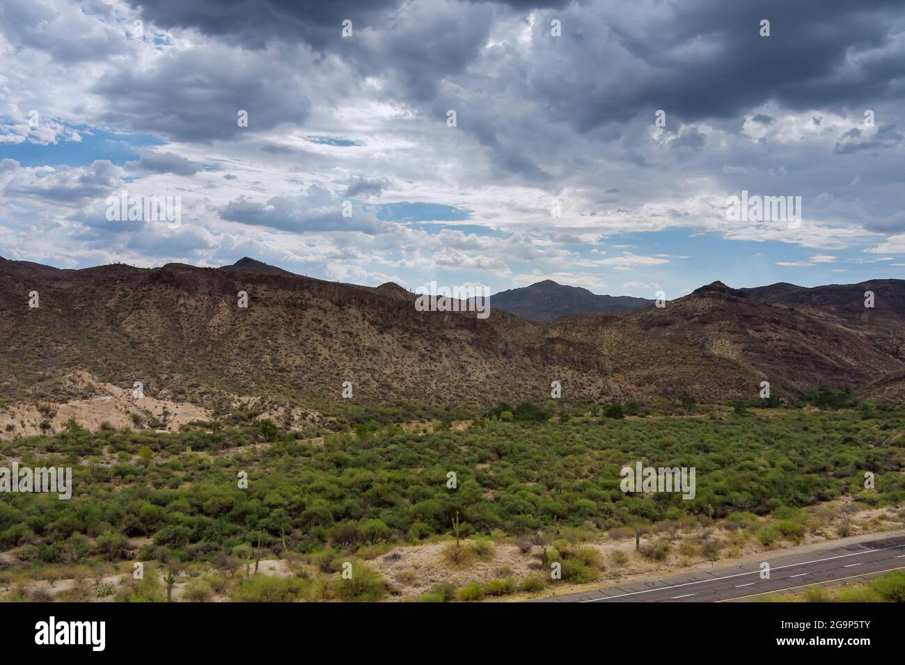 Panoramablick auf die Bergfelsen der Schlucht im Norden von New Mexico Stockfoto