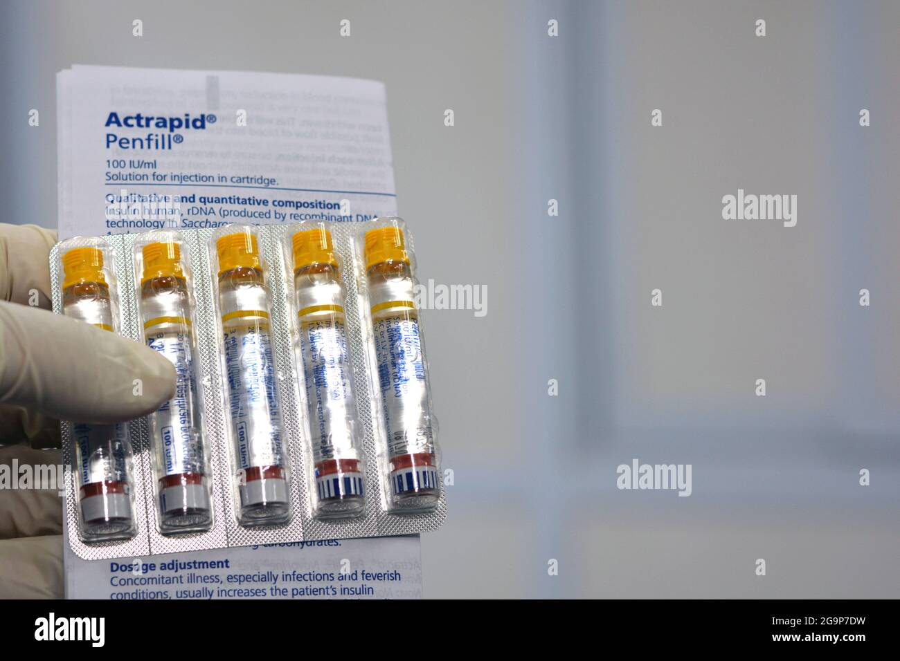 Actrapid humane Insulin rDNA Penfill 100 IU-Lösung zur subkutanen oder intravenösen Injektion in Kartusche, die bei Diabetikern bei IDDM-Patienten verwendet wird Stockfoto