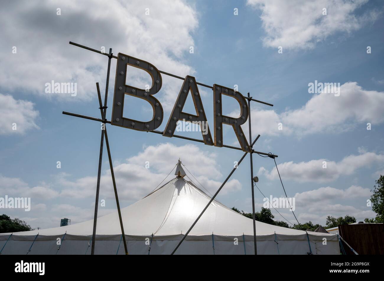 Ein Bar-Schild am Standon Calling Music Festival 2021 Hertfordshire UK Stockfoto