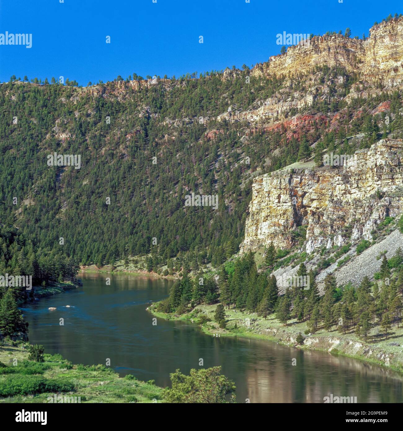 missouri Fluss in einer tiefen Schlucht unterhalb hauser Damm in der Nähe von helena, montana Stockfoto