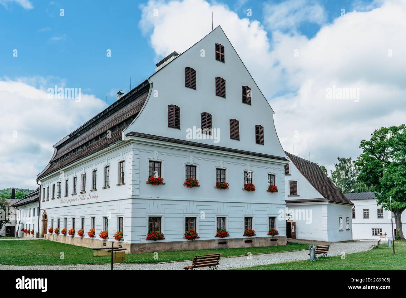 Velke Losiny-Juli 12,2021.Handgefertigte Papierfabrik und Museum mit traditioneller Herstellung Herstellung von Papier, Kunsthandwerk und Originalprodukten in der Tschechischen Kurort Stockfoto