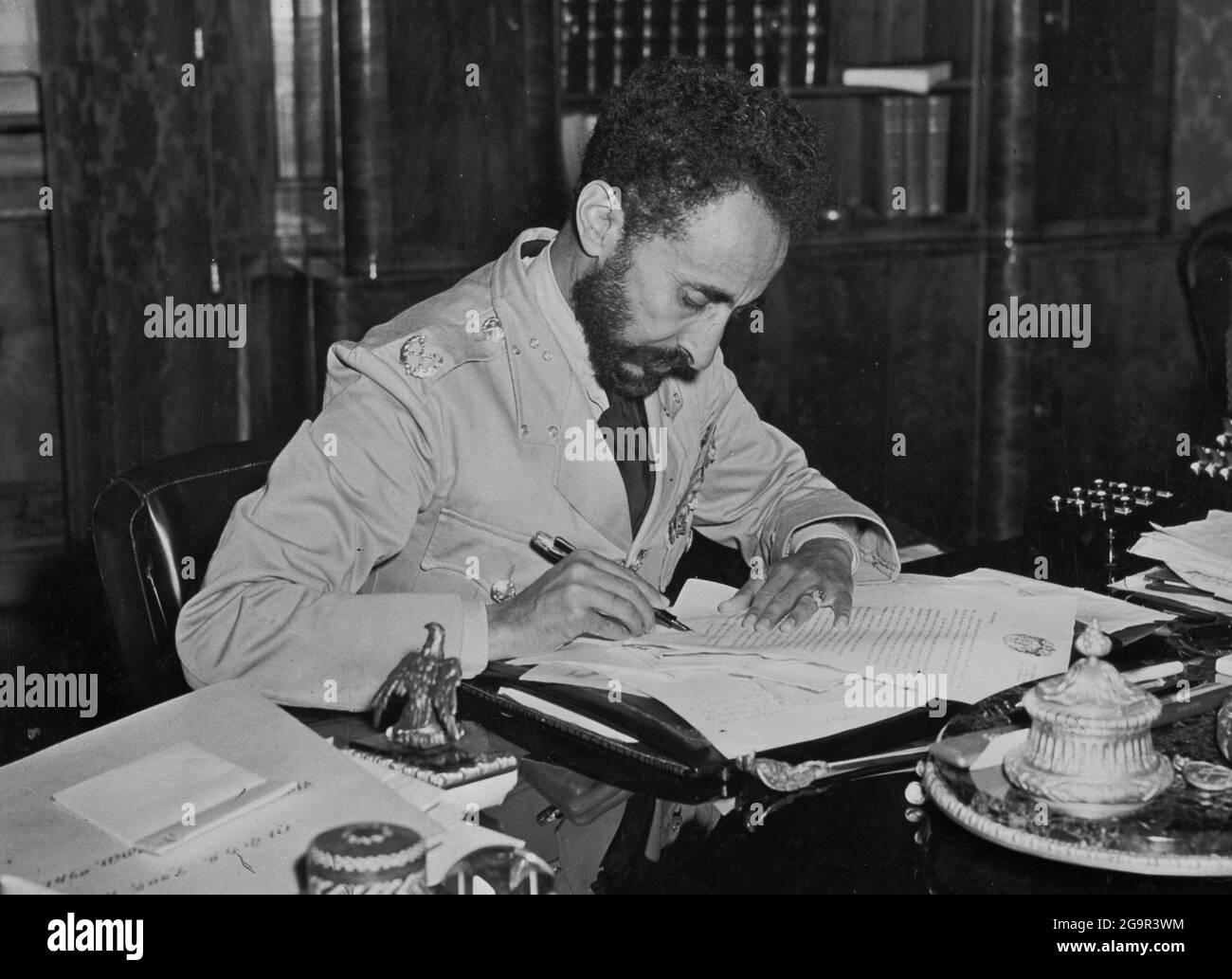 ADDIS ABEBA, ÄTHIOPIEN - 1946 - amerikanische Militärdelegation ruft Haile Selassie in Addis Abeba auf. Während er von der amerikanischen Delegation besucht wurde, war seine Ma Stockfoto
