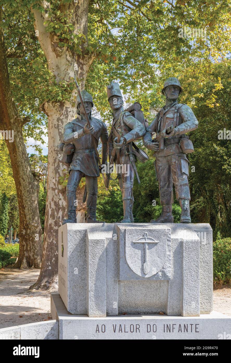 Denkmal für portugiesische Soldaten, die in Portugals Übersee-Kolonialkriegen starben. Mafra, Bezirk Lissabon, Portugal. Stockfoto