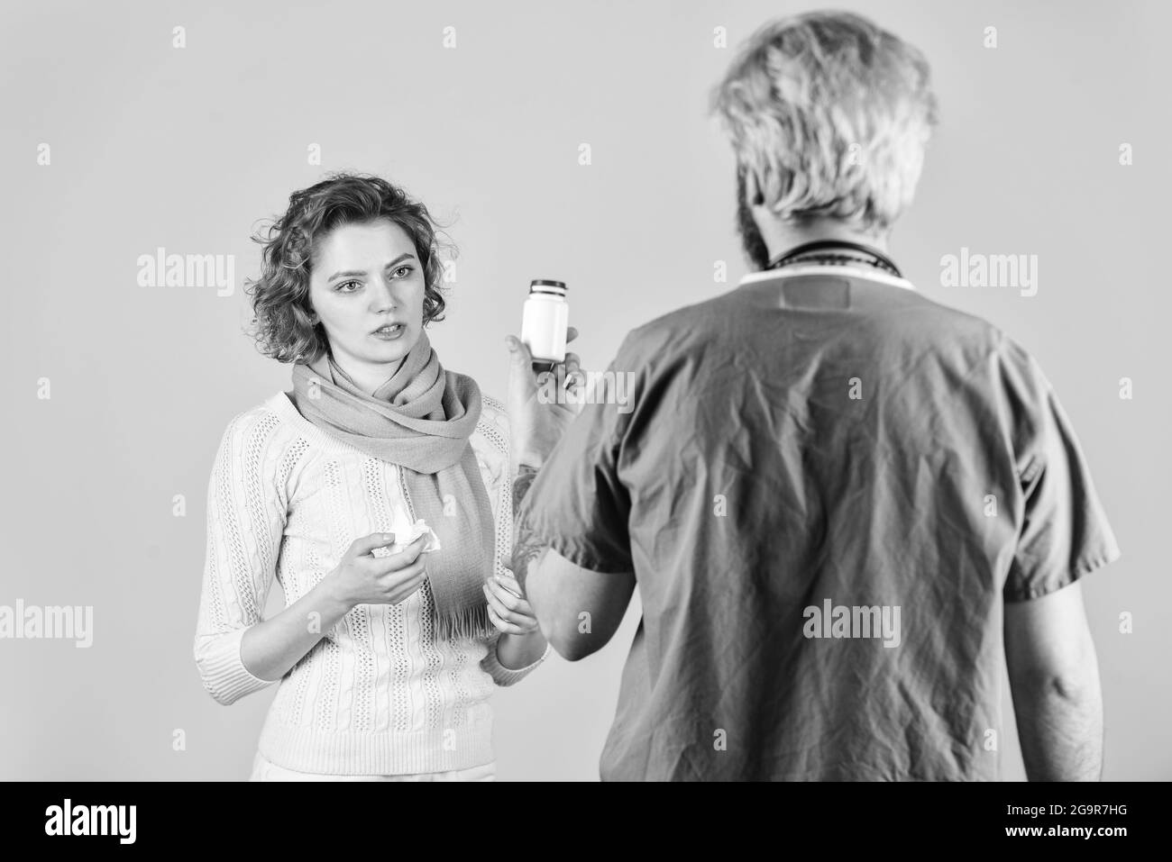 Pillen für Sie. Arzt und Patient Treffen im Krankenhaus. Healthcare Professionals. Gesundheitswesen und Medizin. Arzt und Patient besprechen die Behandlung Stockfoto
