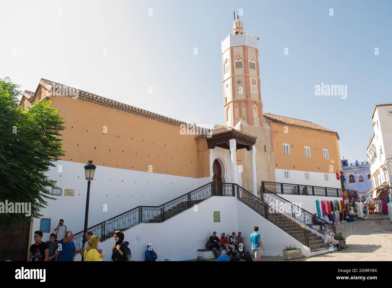 CHEFCHAOUEN, MAROKKO 31. Jul 2018 Eingang und Minarett der Großen