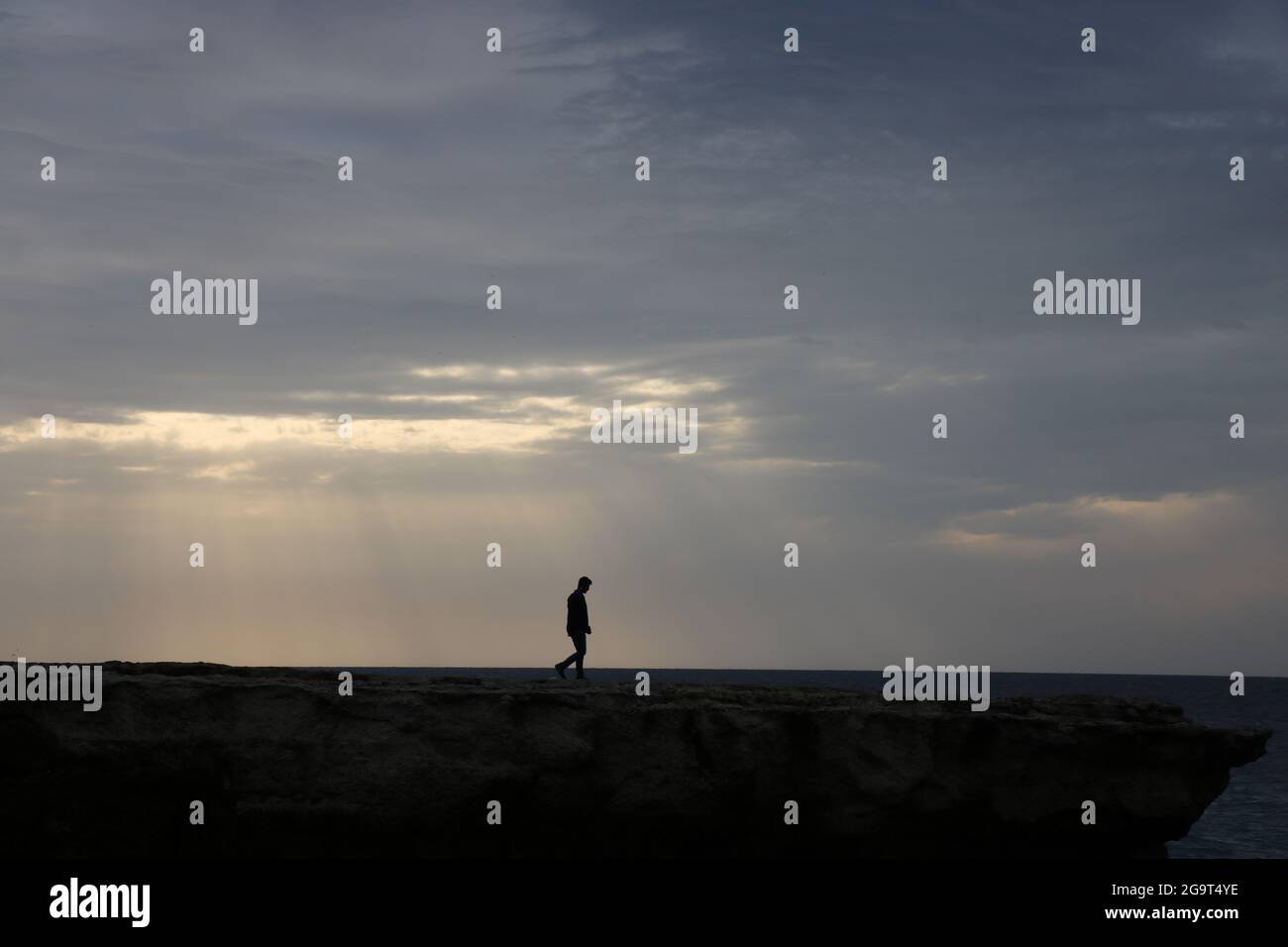 Ein Lichtstrahl der Hoffnung mit einem Himmelslicht Stockfoto