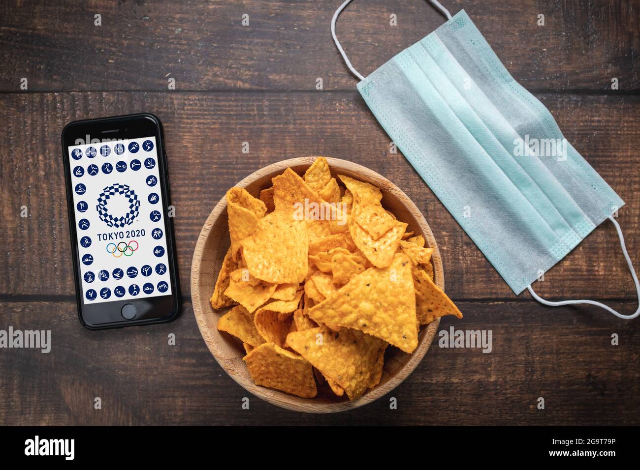 Antalya, TÜRKEI - 18. April 2020. Handy mit dem Logo des Global Citizen One World Together at Home Konzerts. Stockfoto