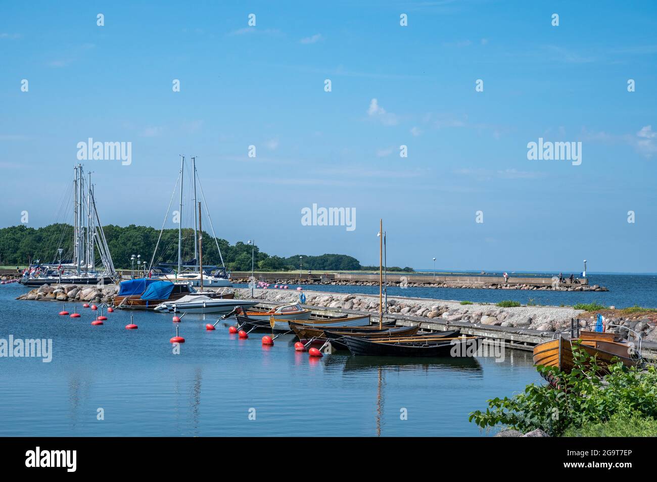 Borgholm Hafen auf der schwedischen Ostseeinsel Öland. Diese Insel ist ein beliebtes Ziel für Freizeitboote. Stockfoto