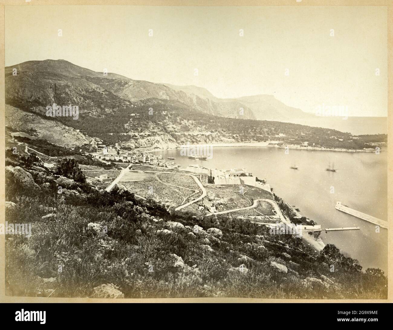 1900, Fotograf mir nicht bekannt Europe, Frankreich, Nizza, Blick auf den hinteren Teil des Hafens von Nizza ?, ZUSÄTZLICHE-RIGHTS-CLEARANCE-INFO-NOT-AVAILABLE Stockfoto