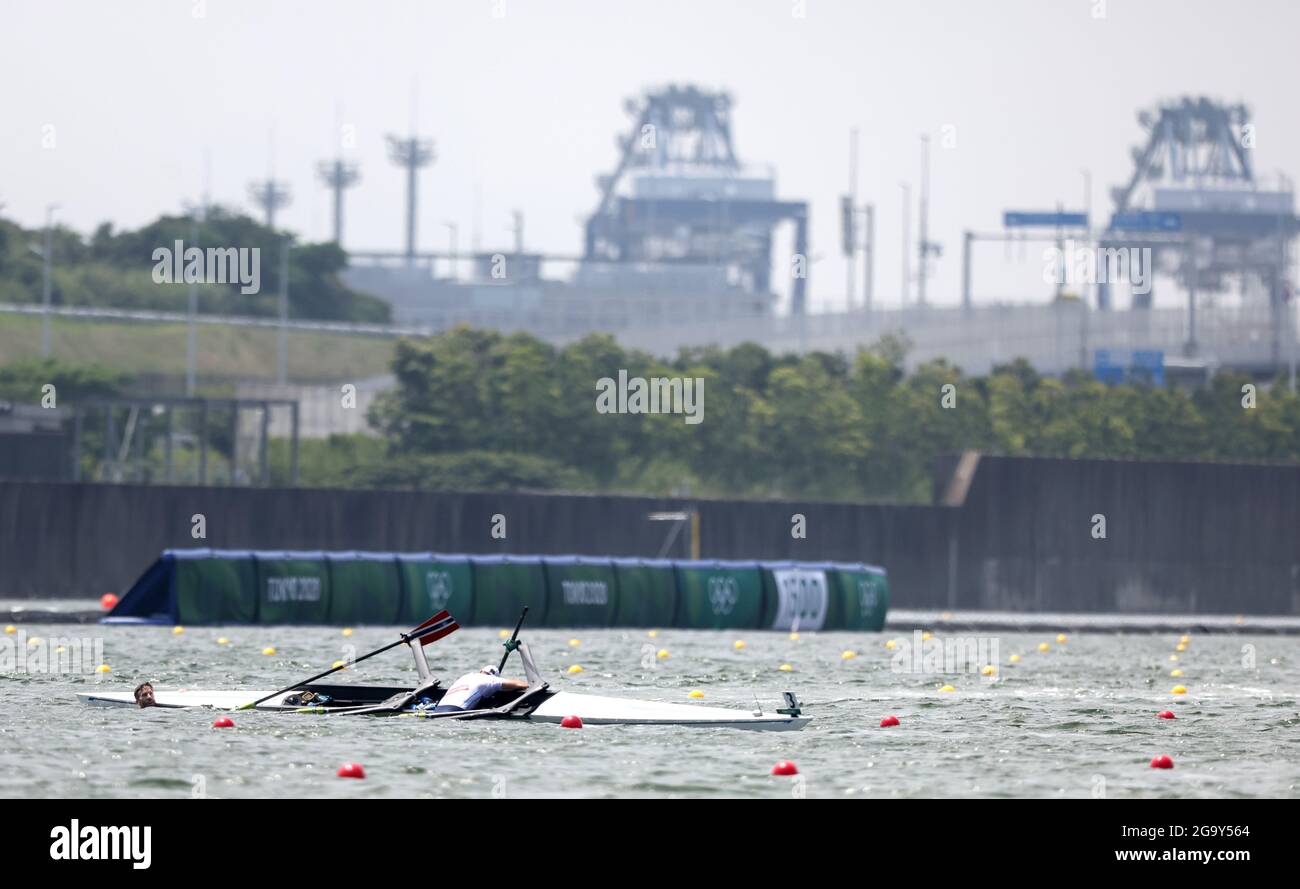 Tokio, Japan. Juli 2021. Rudern: Olympische Spiele, LGW. Doppelschädel, Männer, Sea Forest Waterway Halbfinale. Kristoffer Brun und sind Weierholt Strandli aus Norwegen fiel ins Wasser. Quelle: Jan Woitas/dpa-Zentralbild/dpa/Alamy Live News Stockfoto