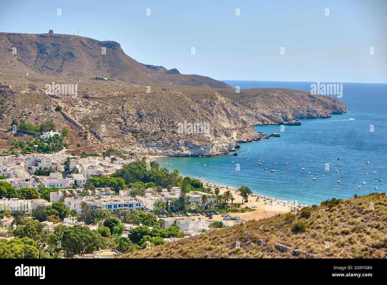 Bild von Agua Amarga in südspanien, von der Spitze des Hügels, Almeria Stockfoto